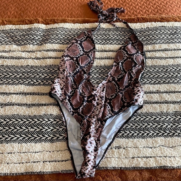Matte collection swim snake skin high cut one piece swim suit sz.XXL - Picture 1 of 3